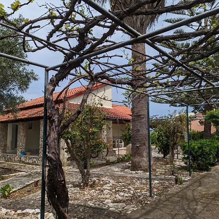 Almyros Garden House Vilă