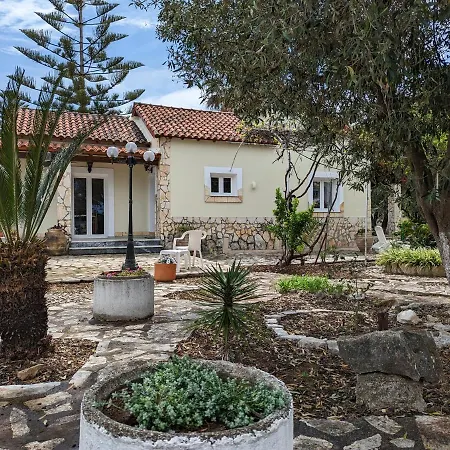 Vilă Almyros Garden House