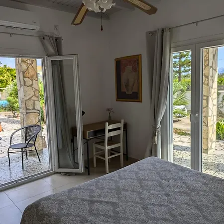 Almyros Garden House Vilă