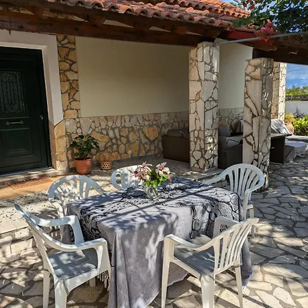 Vilă Almyros Garden House